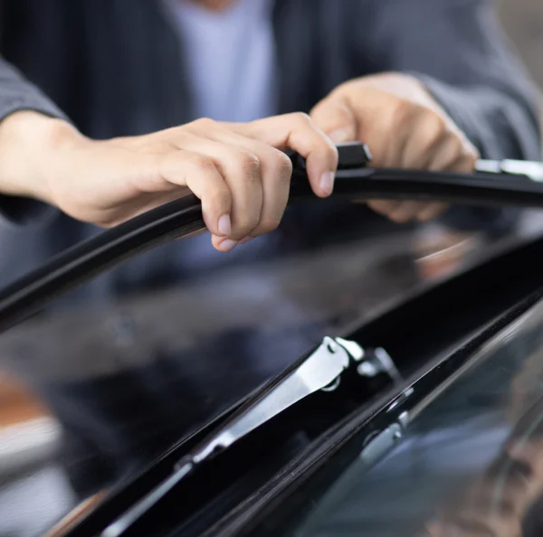 pieces Nettoyage de vitres automobiles à Cournon et issoire dans le Puy-de-Dôme 63